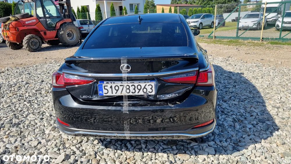 Lexus ES 300h Style Edition - 13