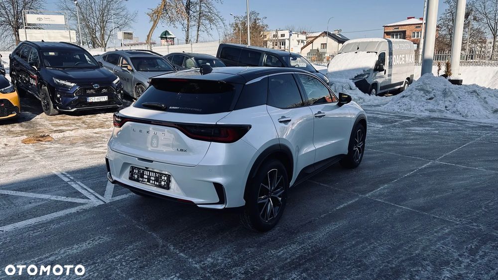 Lexus LBX 1.5 Hybrid Emotion - 12