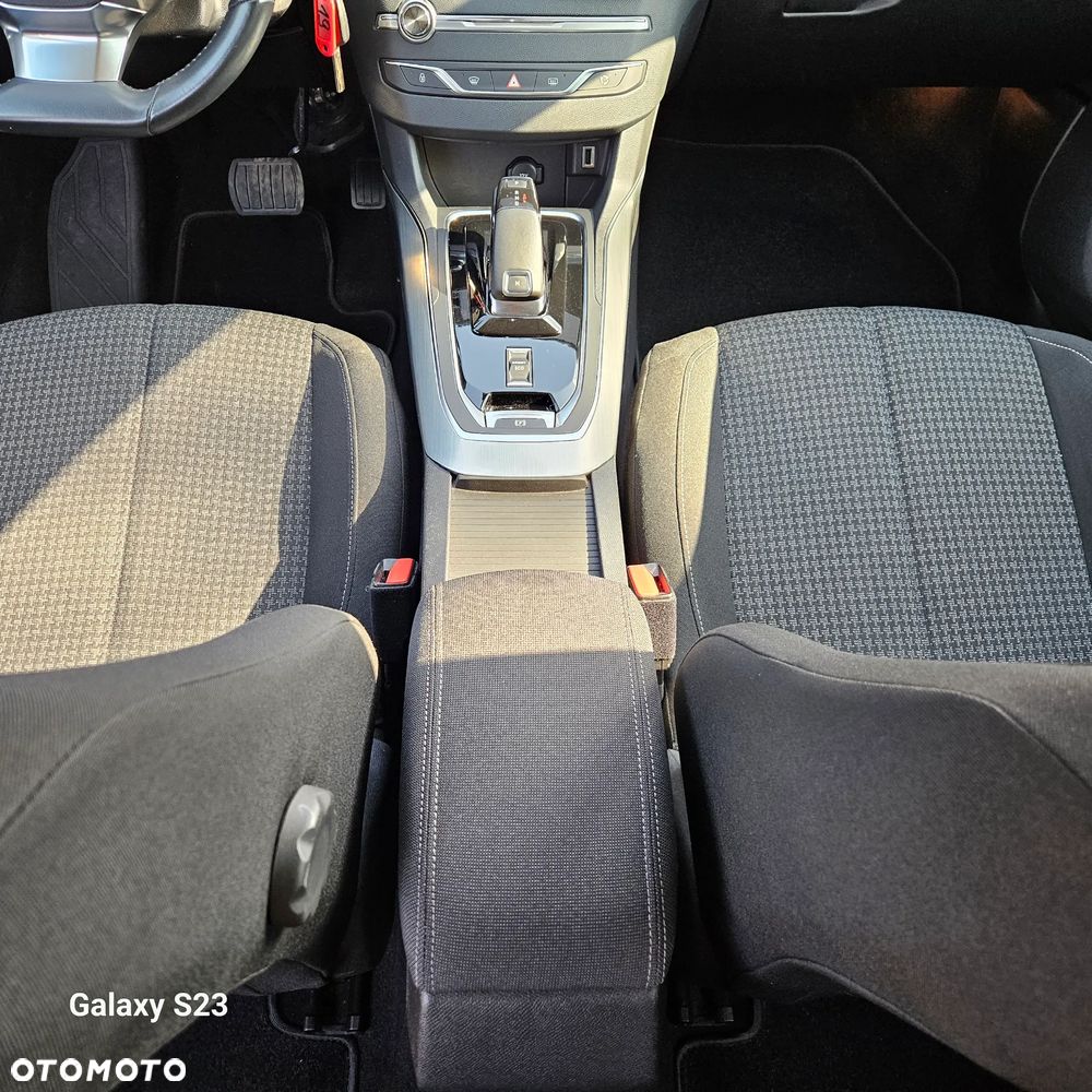 Peugeot 308 BlueHDi 130 EAT8 Allure - 23