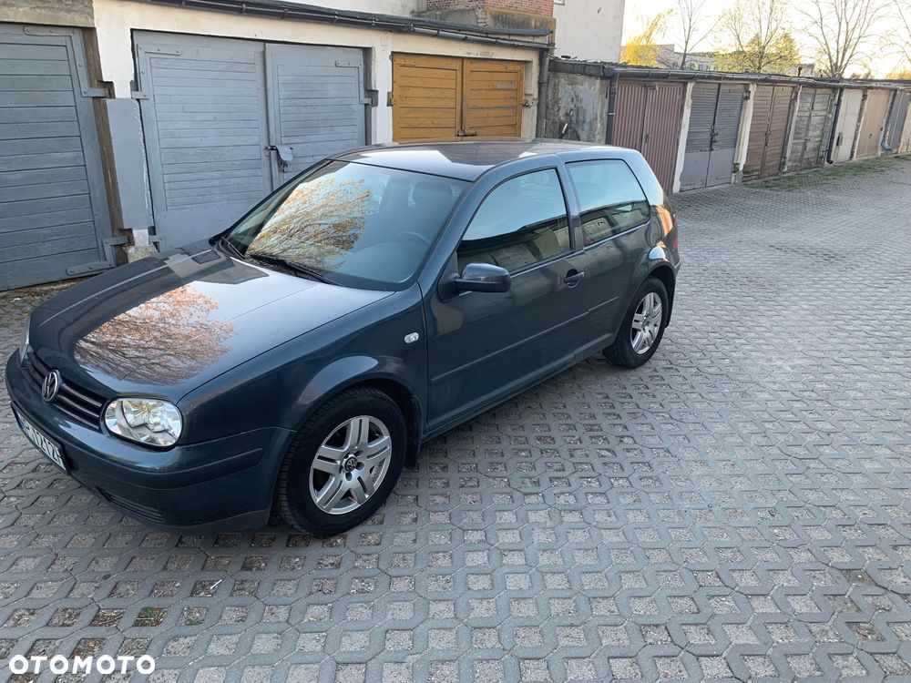 Volkswagen Golf - 1