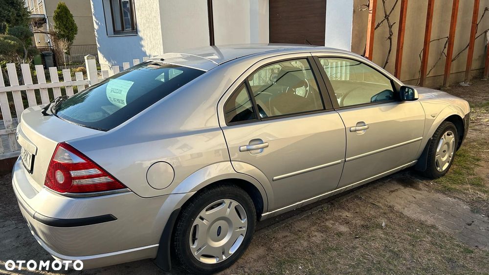 Ford Mondeo 1.8 Ambiente - 3