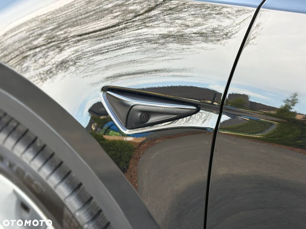 Tesla Model Y RWD - 14