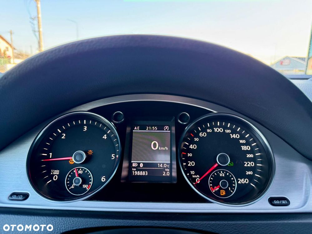 Volkswagen Passat 2.0 TDI DSG BlueMotion Technology R-Line - 23