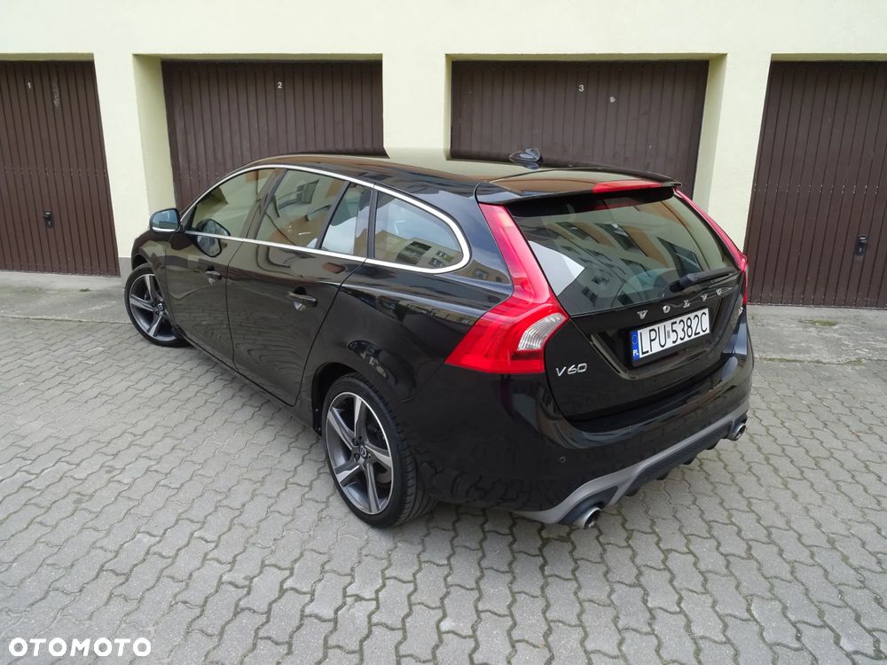 Volvo V60 D2 R-Design Momentum - 4