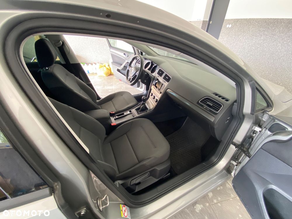 Volkswagen Golf - 6