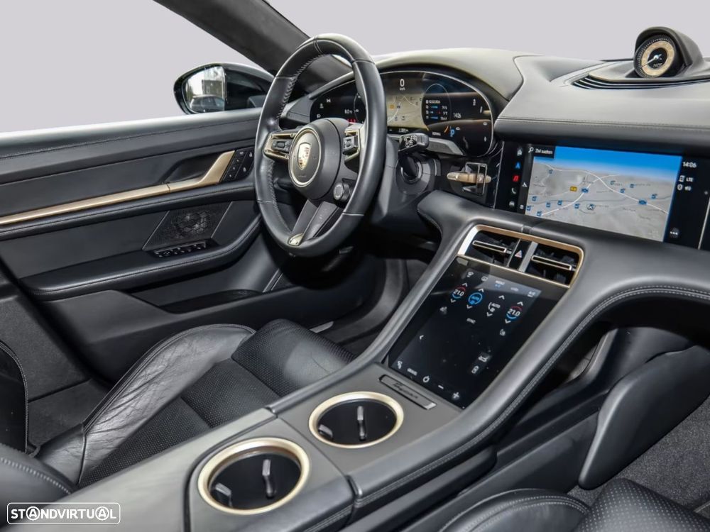 Porsche Taycan Cross Turismo - 16