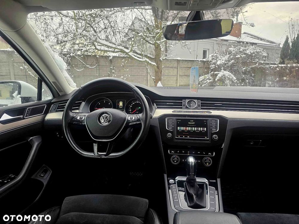 Volkswagen Passat Variant 2.0 TDI SCR 4Motion DSG Highline - 23