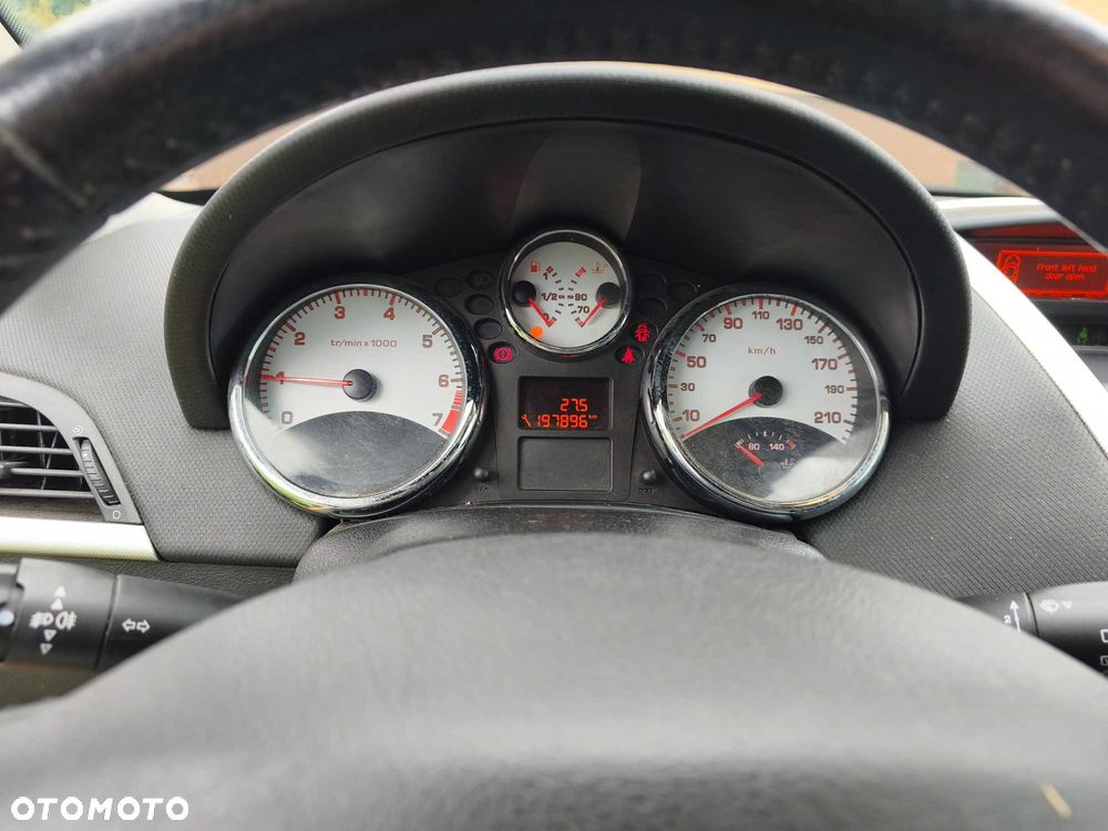 Peugeot 207 - 8