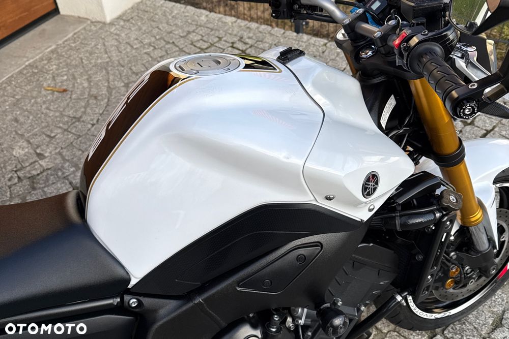 Yamaha FZ8 - 9