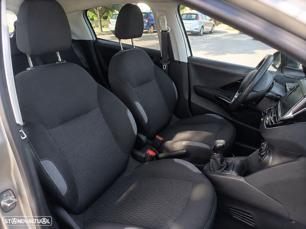Peugeot 208 1.2 PureTech Active - 14
