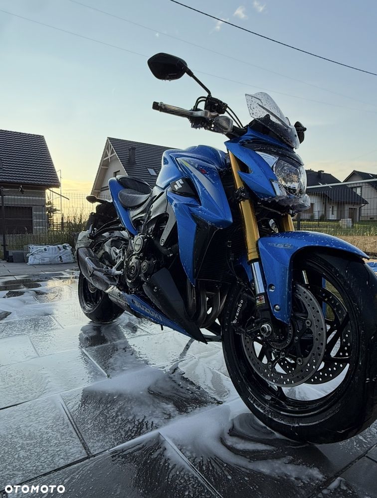 Suzuki GSX 1000 - 3