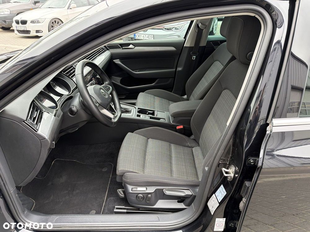 Volkswagen Passat - 12