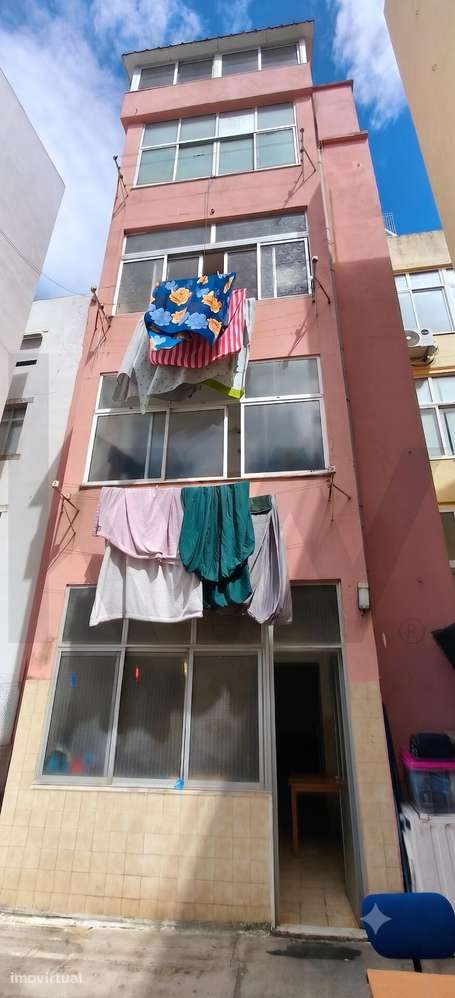 Prédio em Propriedade Total para Venda na Av General Roçadas - Grande imagem: 2/12