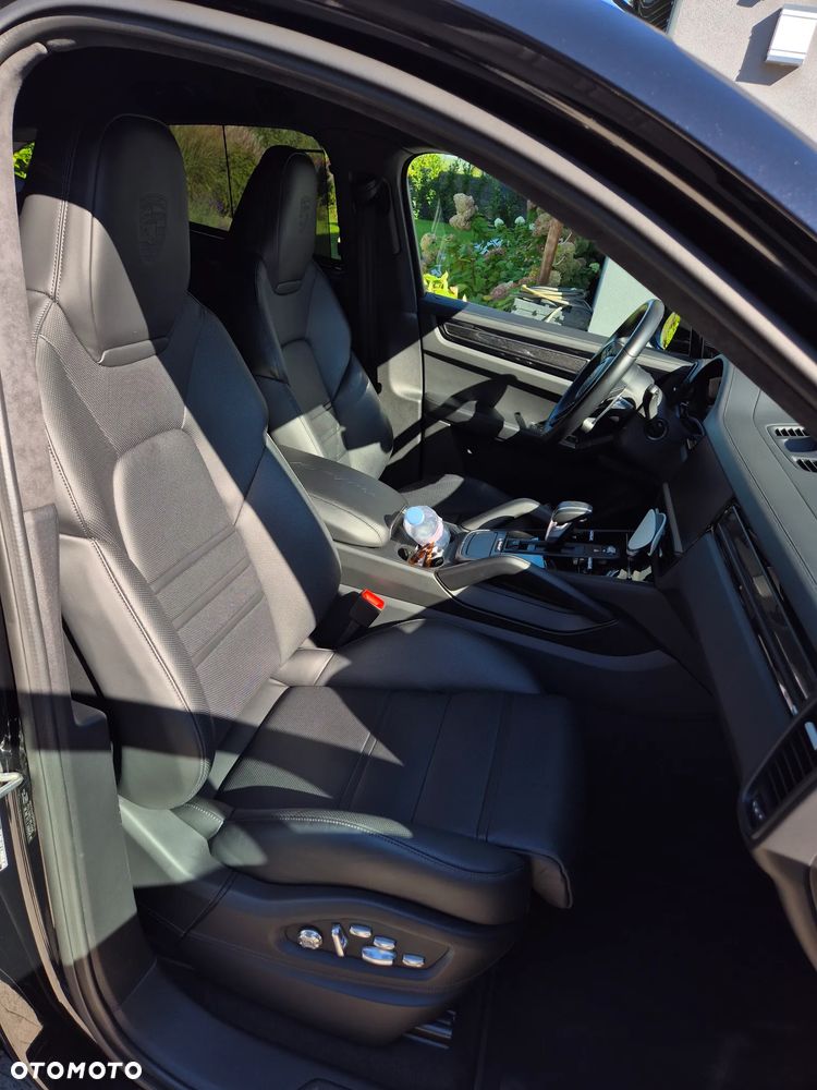 Porsche Cayenne Turbo GT - 17