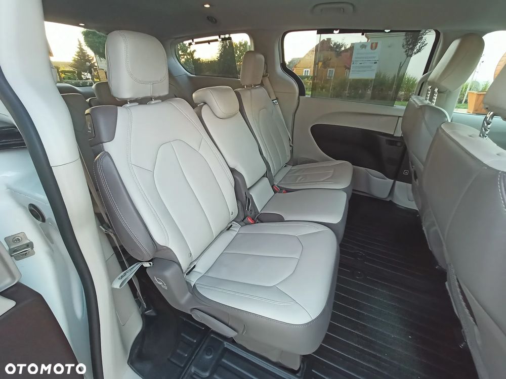 Chrysler Pacifica - 11