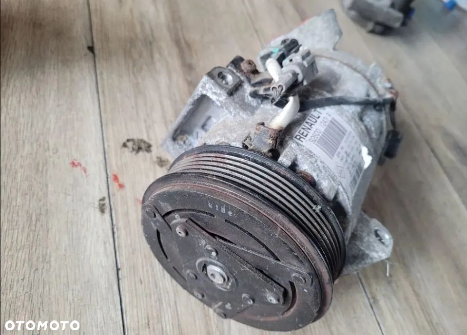 Sprężarka pompa kompresor klimatyzacji Renault Clio IV 1,6 RS 926001243R - 3