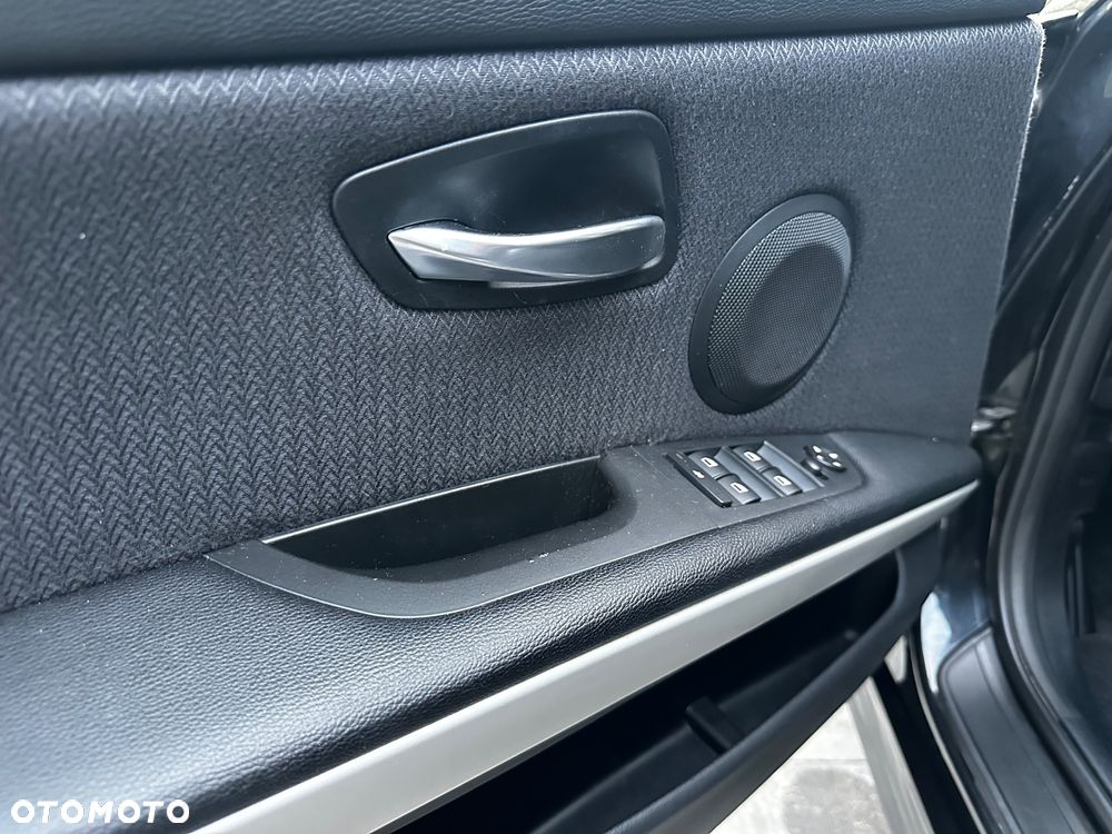 BMW Seria 3 318i - 22