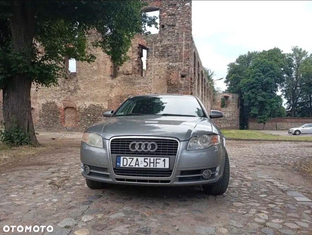 Audi A4 Limousine - 1