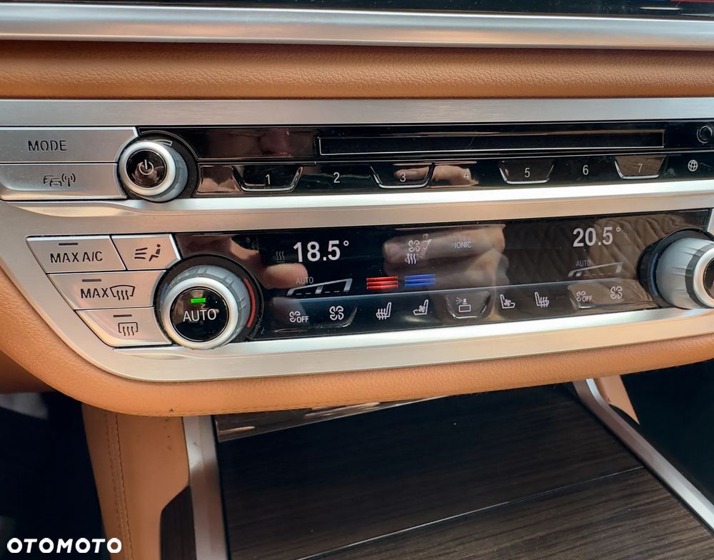 BMW Seria 7 740d xDrive - 14