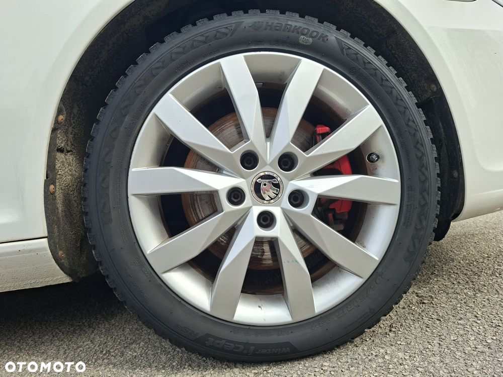 Skoda Octavia 2.0 TSI DSG RS - 11