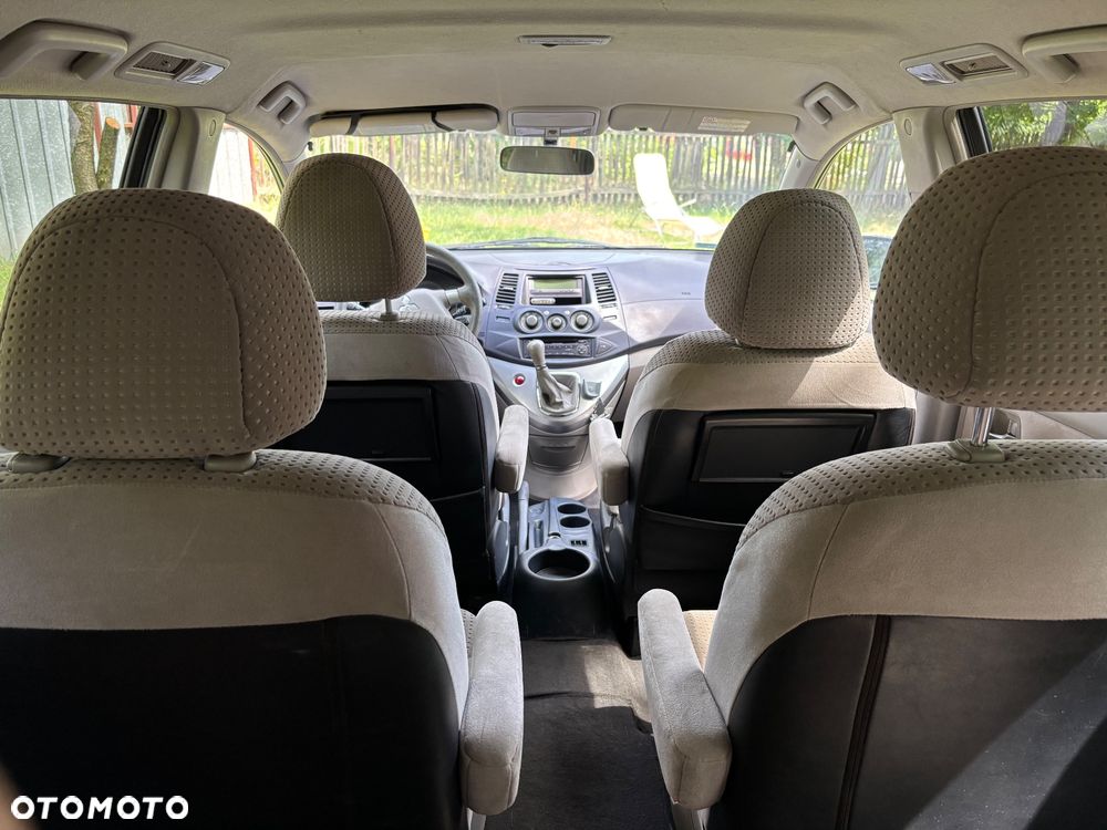 Mitsubishi Grandis - 23