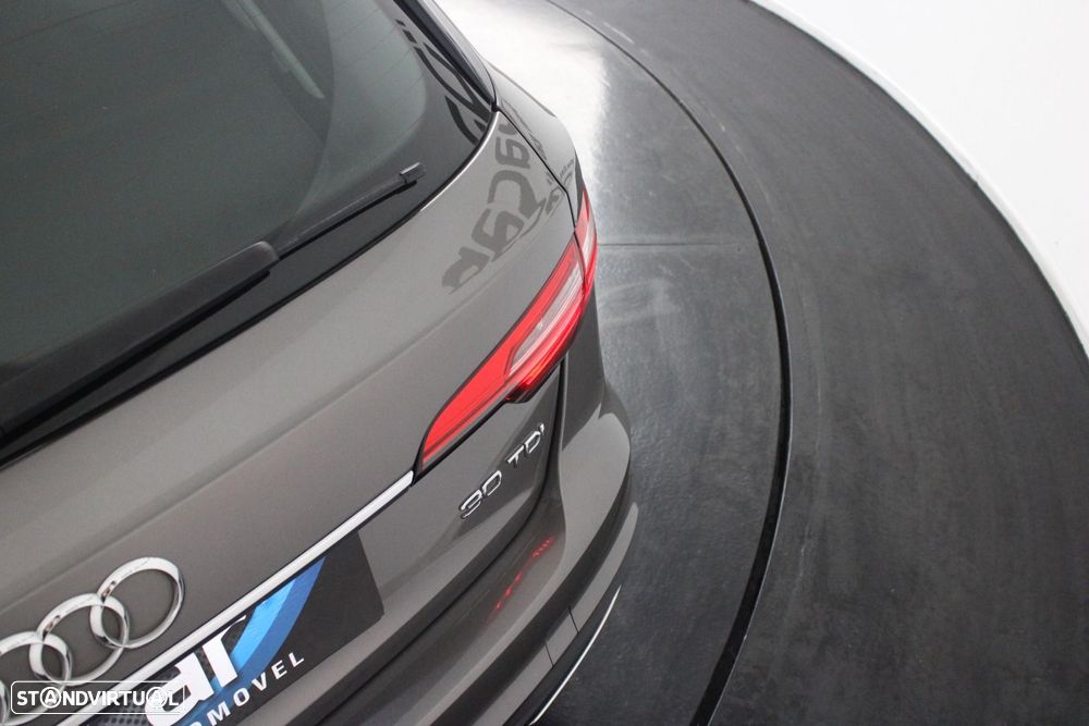 Audi A4 Avant 30 TDI S tronic — fotografia 39