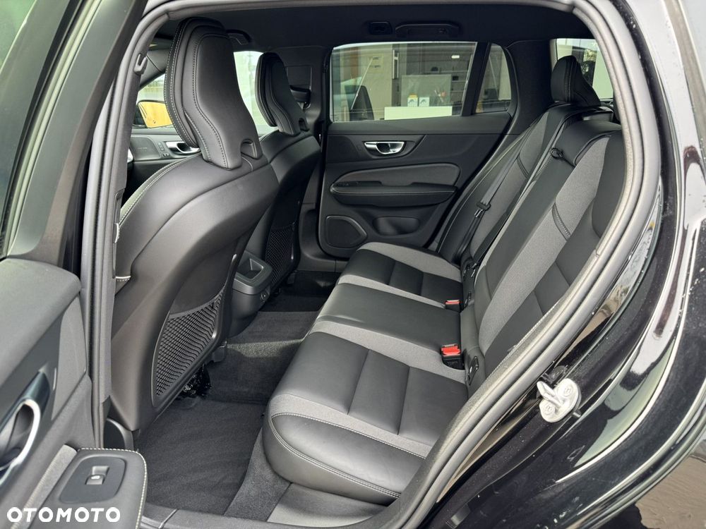 Volvo V60 B4 B Plus Dark - 12