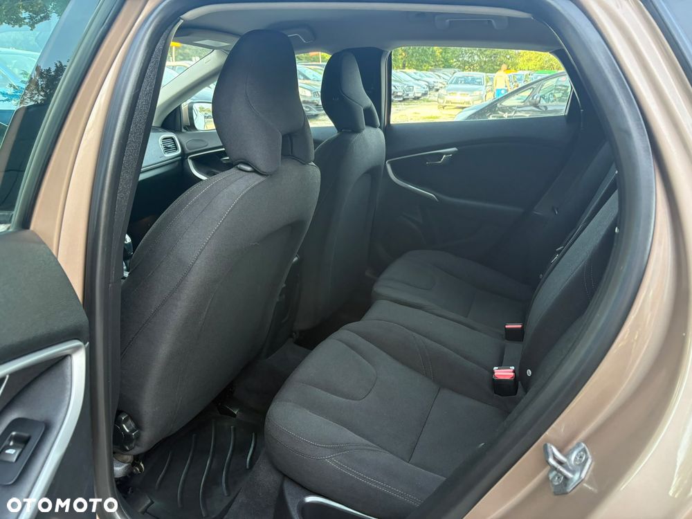 Volvo V40 D2 - 12