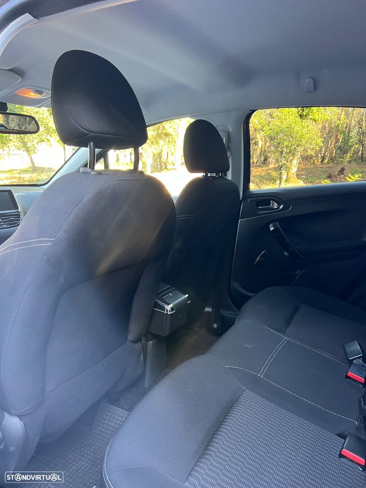 Peugeot 208 1.2 PureTech Allure - 14
