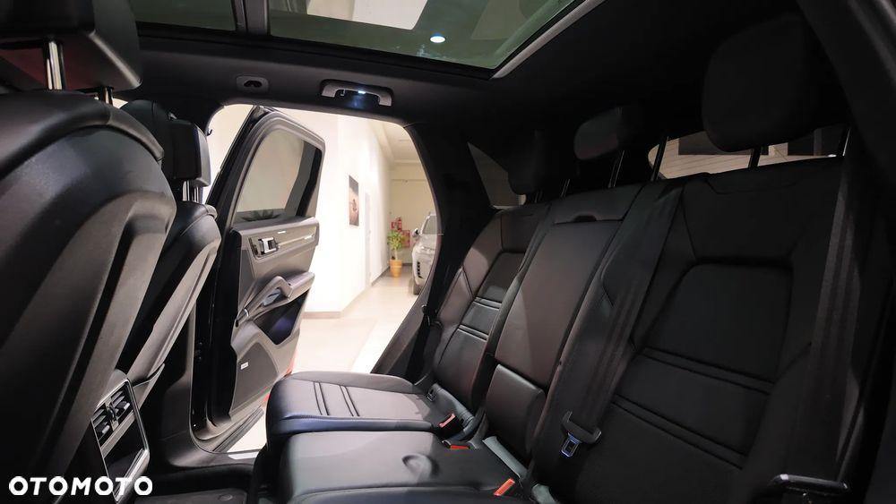 Porsche Cayenne S Platinum Edition - 30