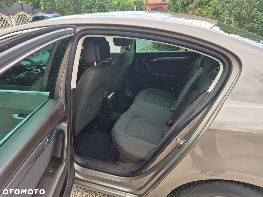 Volkswagen Passat 2.0 TDI DPF Comfortline - 15