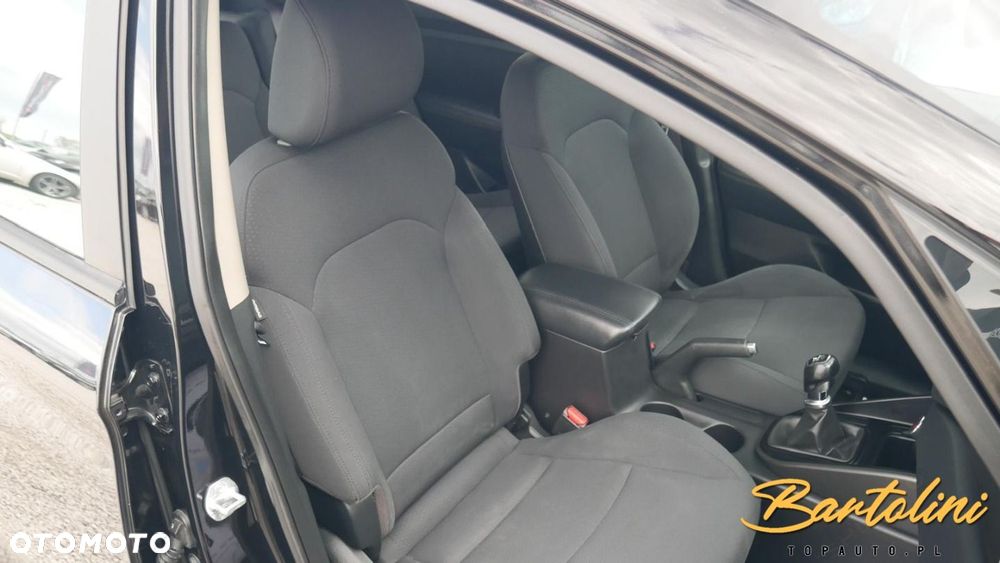 Kia Carens - 16
