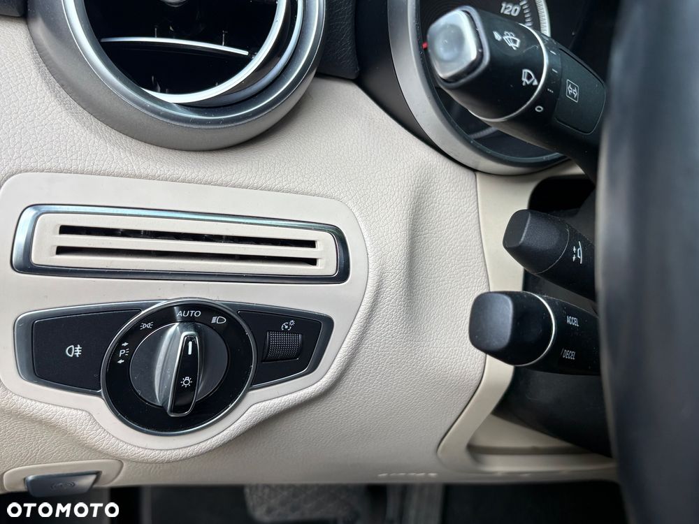 Mercedes-Benz Klasa C 300 7G-TRONIC - 27
