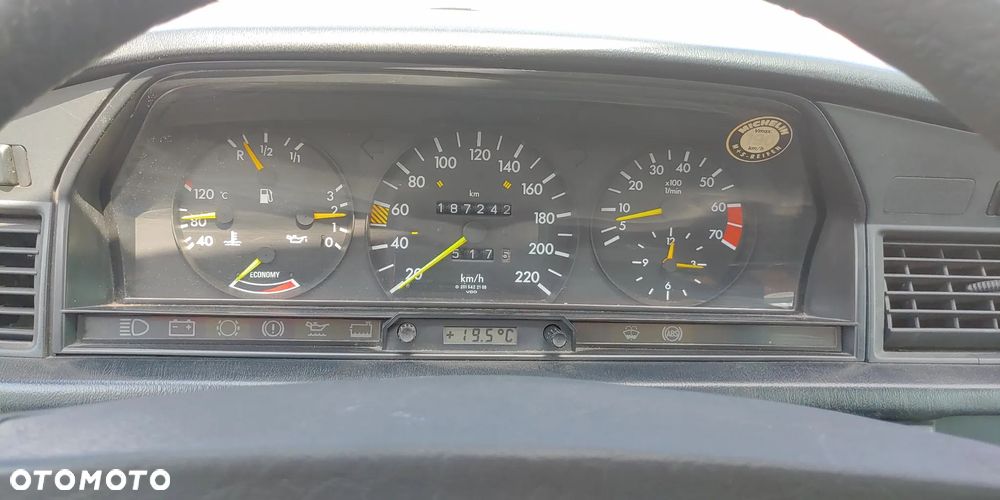 Mercedes-Benz W201 (190) - 12