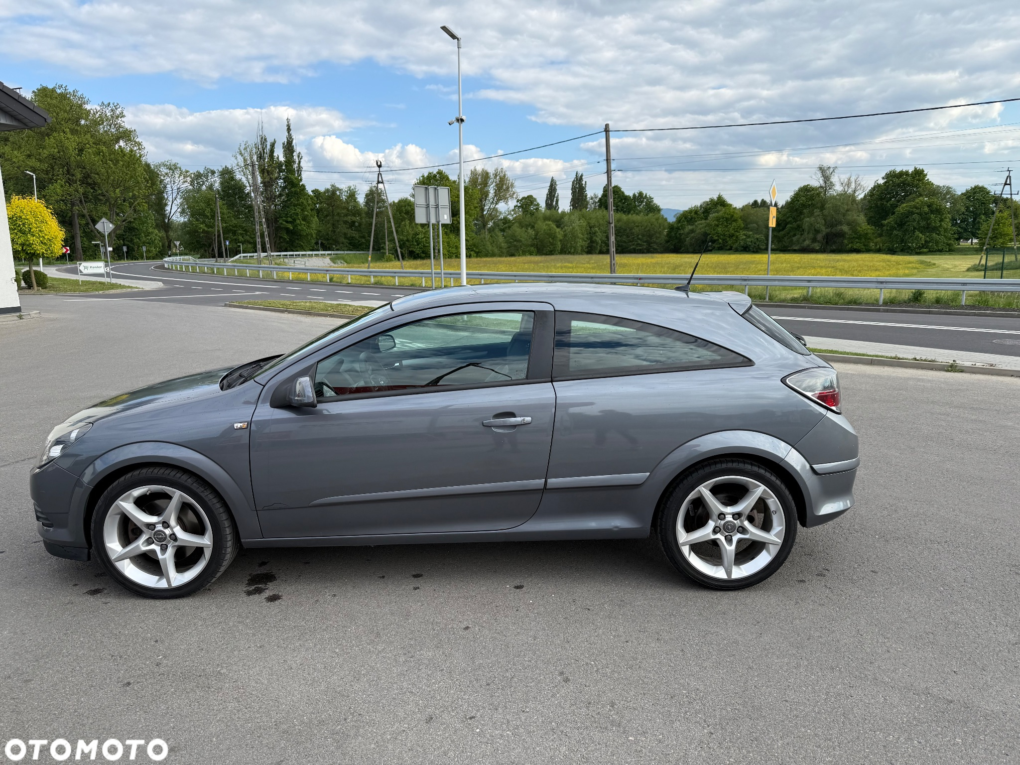 Opel Astra GTC 1.9 CDTI Sport - 2