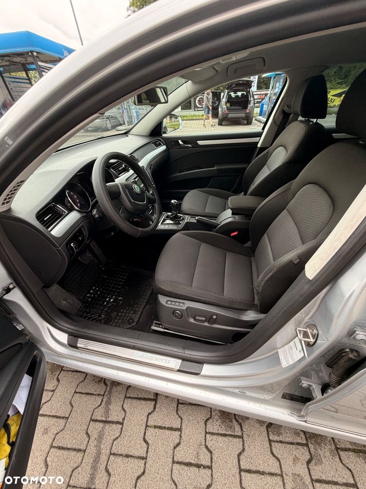 Skoda Superb 2.0 TDI Active DSG - 11