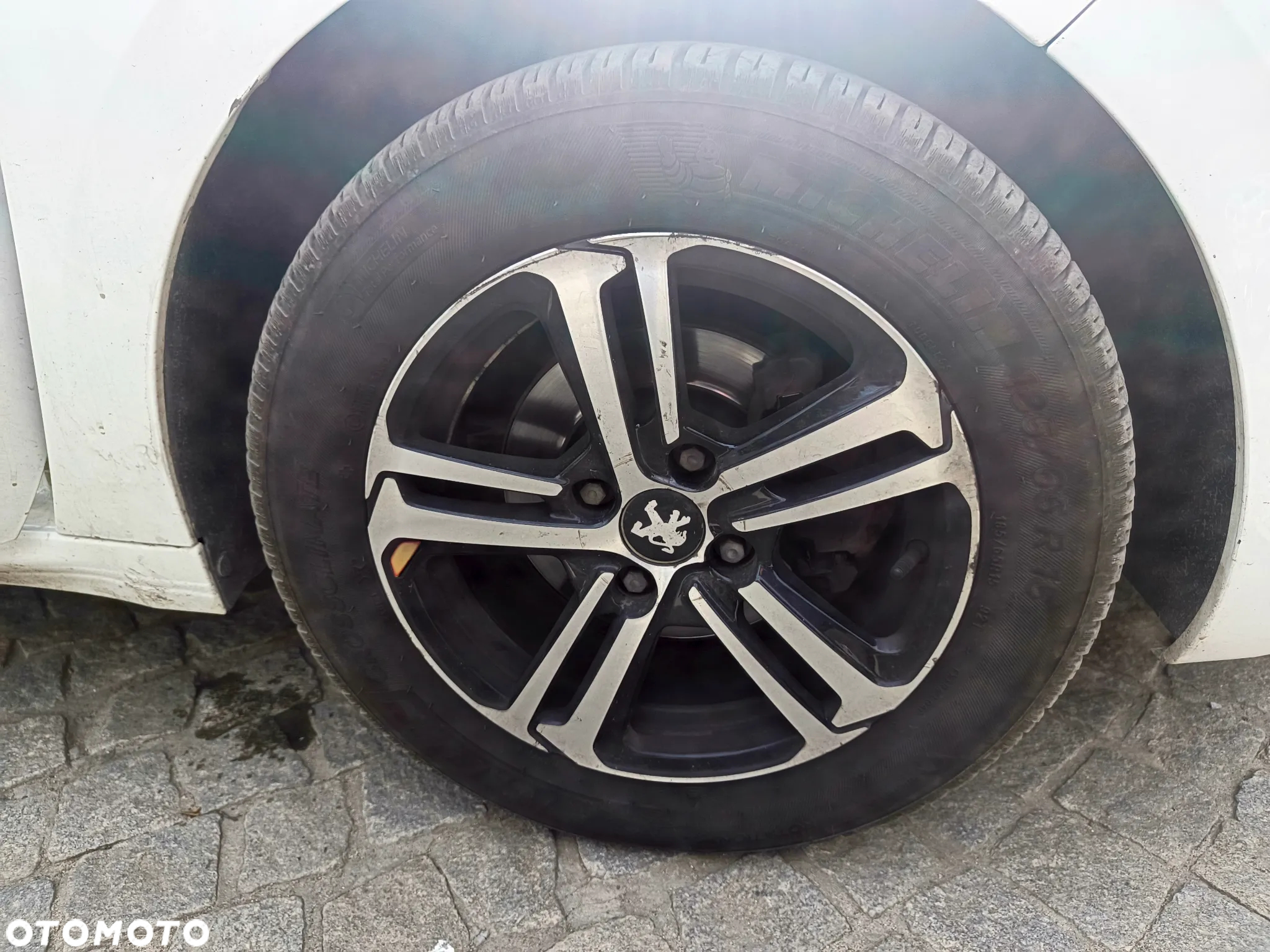 Peugeot 208 - 5
