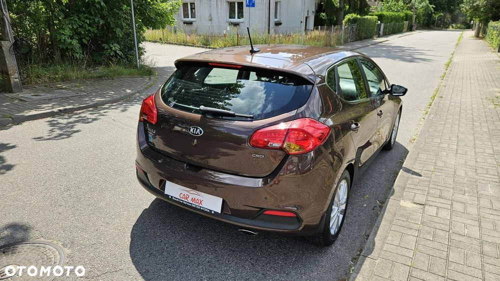 Kia Ceed 1.6 CRDi 128 Dream Team Edition - 8