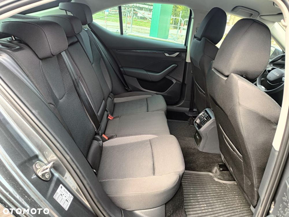 Skoda Octavia 1.5 TSI mHEV Selection DSG - 11