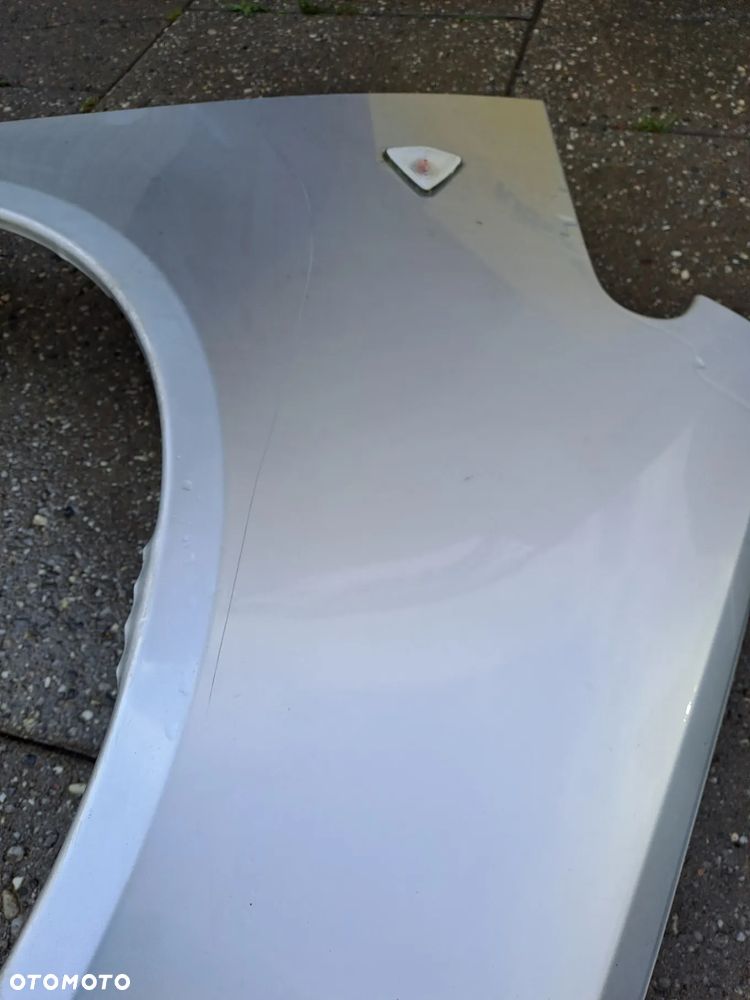 Mitsubishi Colt Z30 VI błotniki kod lakieru 21H - 26