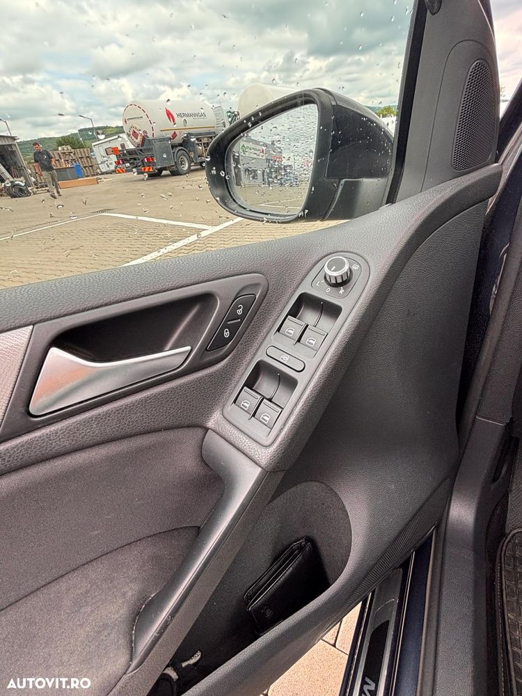 Volkswagen Golf 1.6 TDI DPF Comfortline - 10