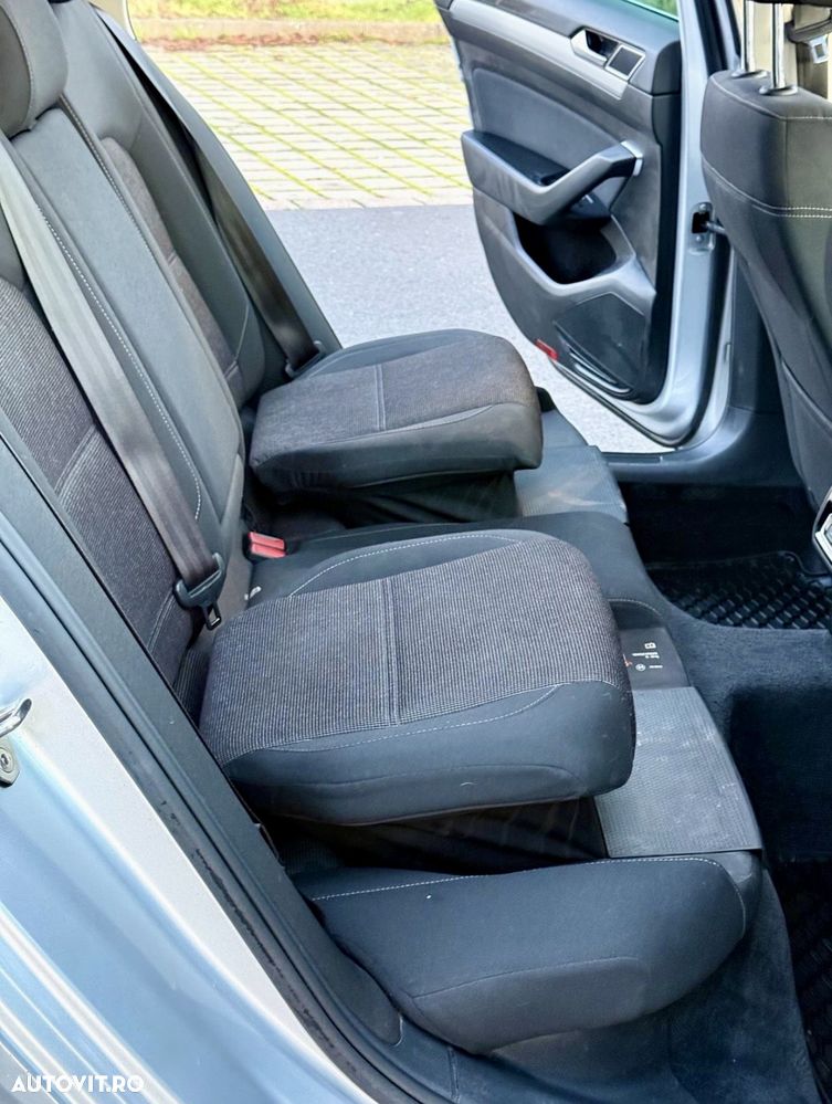 Volkswagen Passat Variant 2.0 TDI SCR BlueMotion Comfortline - 8