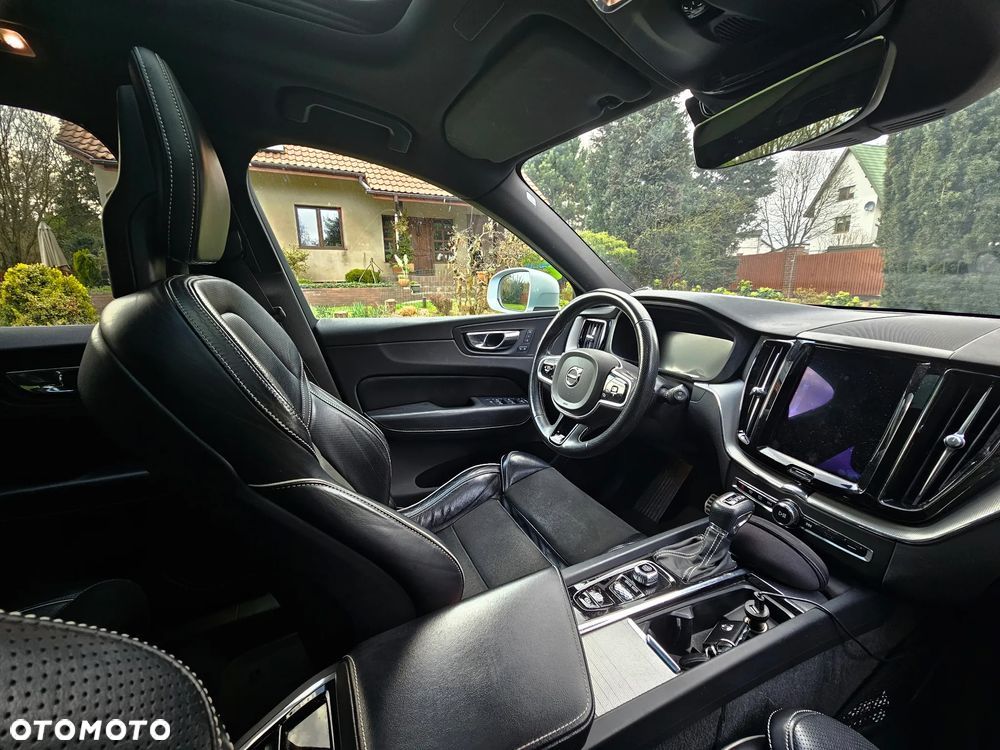 Volvo XC 60 T5 AWD R-Design - 12
