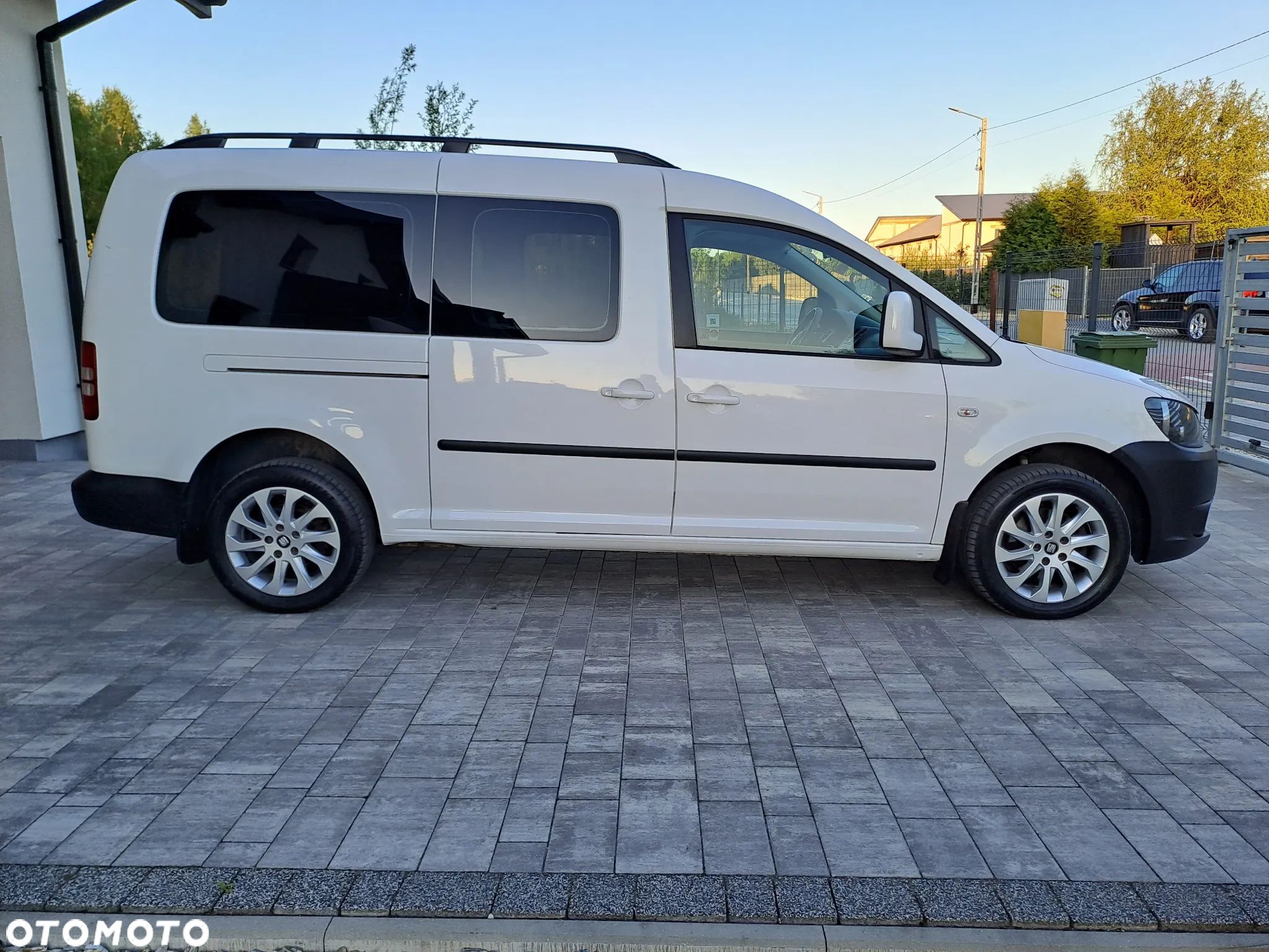 Volkswagen Caddy Maxi 2.0 TDI Comfortline 4Motion - 1