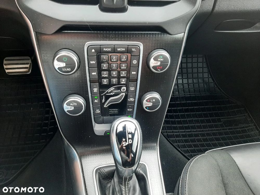 Volvo V40 D3 Geartronic RDesign - 30