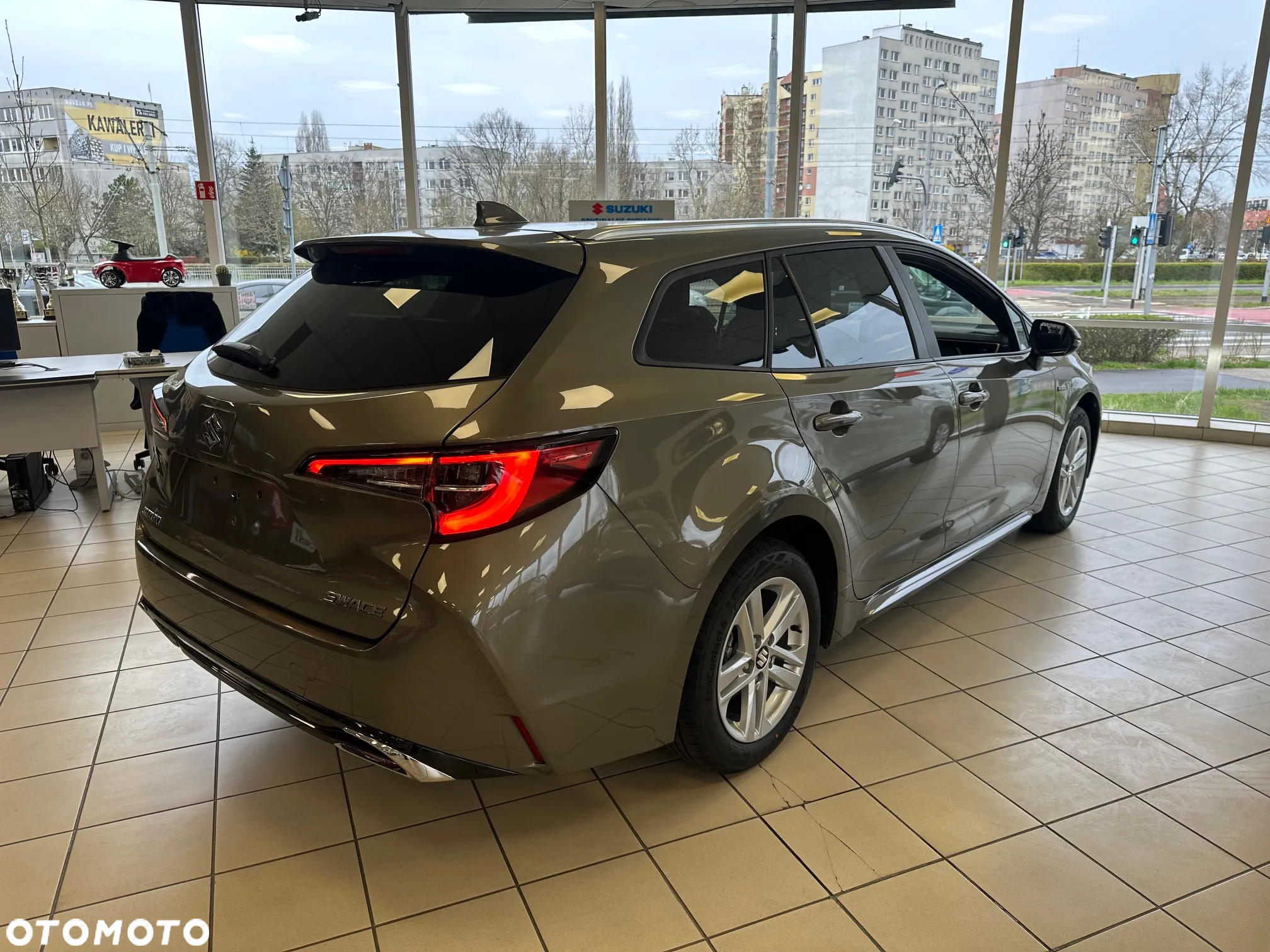 Suzuki Swace 1.8 Hybrid Premium Plus CVT - 2