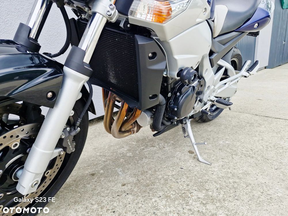 Suzuki GSR - 21