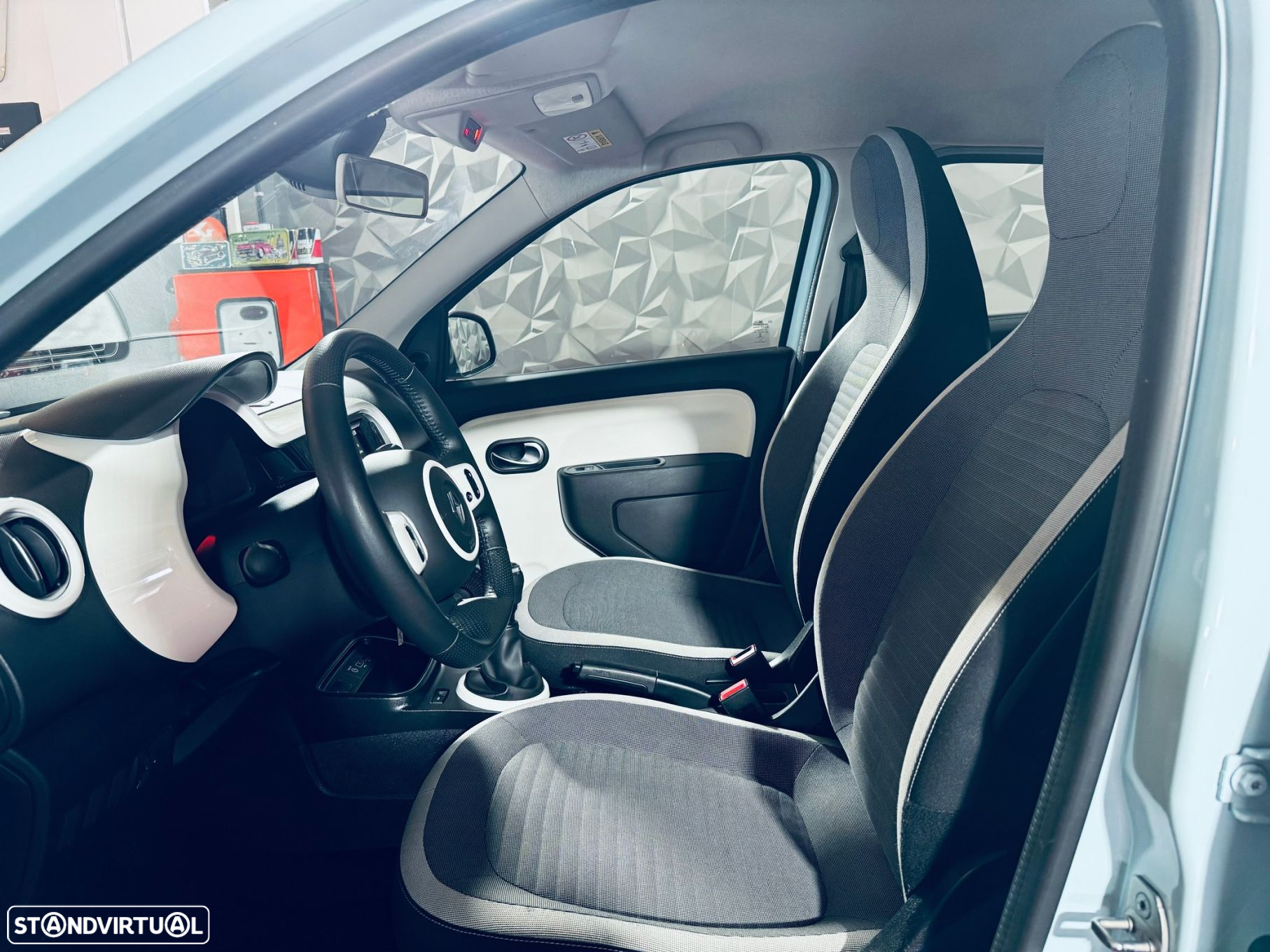 Renault Twingo SCe 75 INTENS - 17