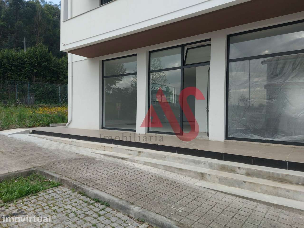 Loja nova com 141 m2 em Landim, Vila Nova de Famalicão - Grande imagem: 2/4