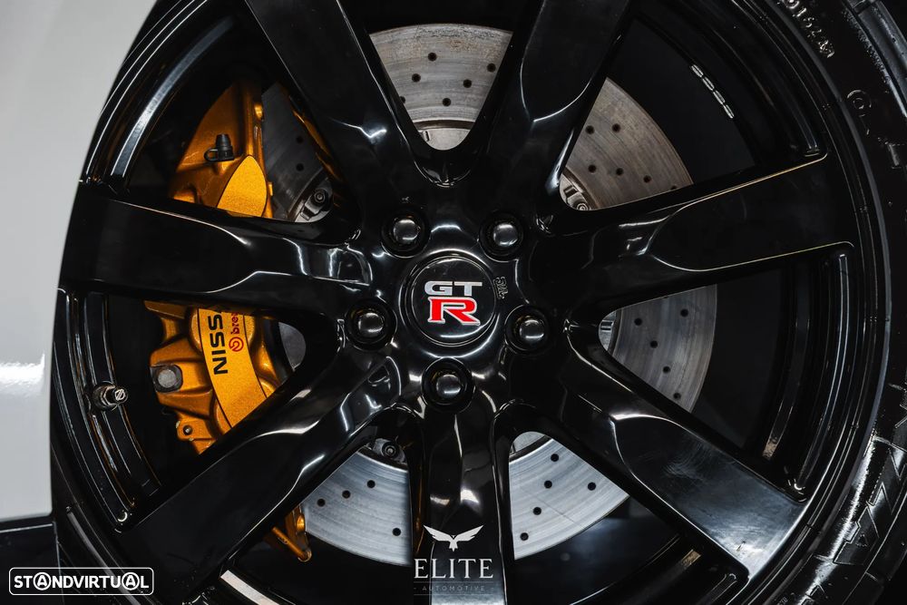 Nissan GT-R Premium Edition - 7